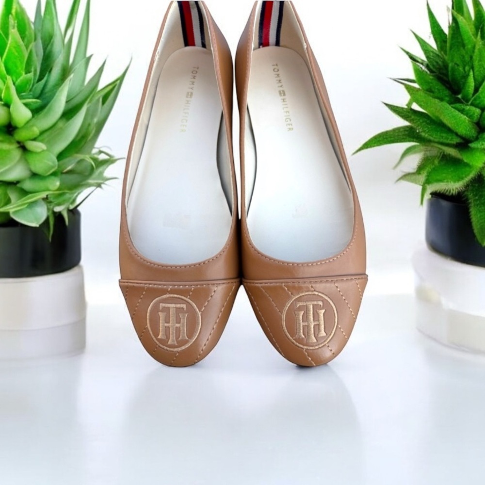 Tommy Hilfiger Logo Balletcore Flats – Tan Quilted Slip-On Shoes Size 6.5 - Picture 2 of 7